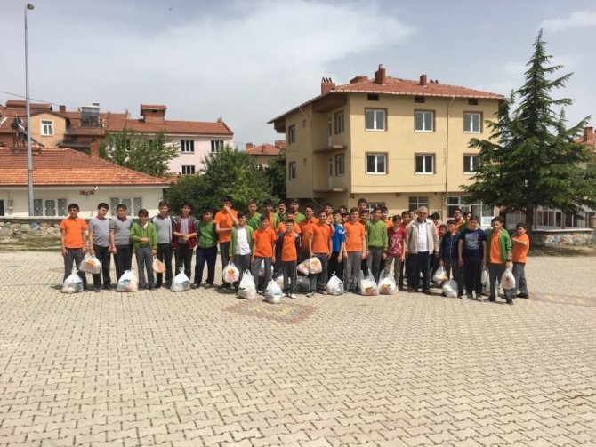 Kütahya'da öğrencilerden örnek davranış