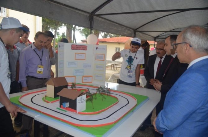 Öğrenciler projelerini sergiledi