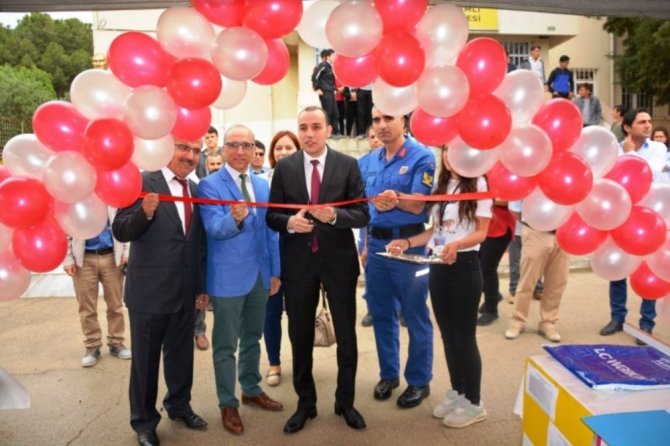 Öğrenciler projelerini sergiledi