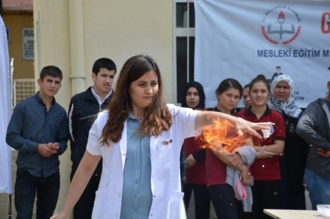 Öğrenciler projelerini sergiledi