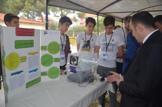 Öğrenciler projelerini sergiledi