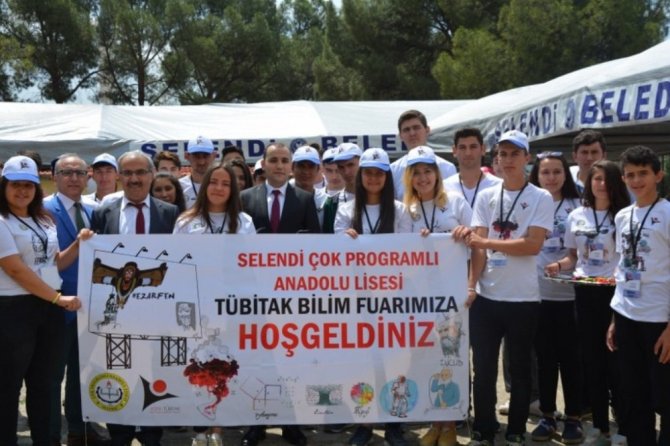 Öğrenciler projelerini sergiledi