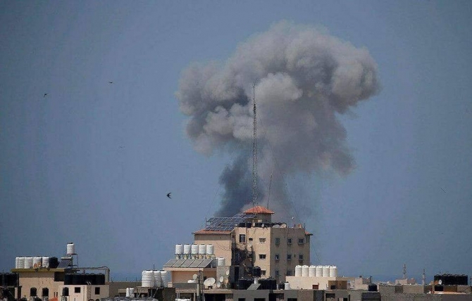2018/05/29/israil-ordusu-hava-kuvvetlerinin-gazze-seridinde-35-hedefe-saldiri.jpg