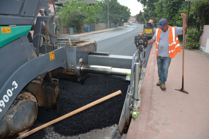 Kartepe’de asfalt çalışmaları tüm hızıyla devam ediyor