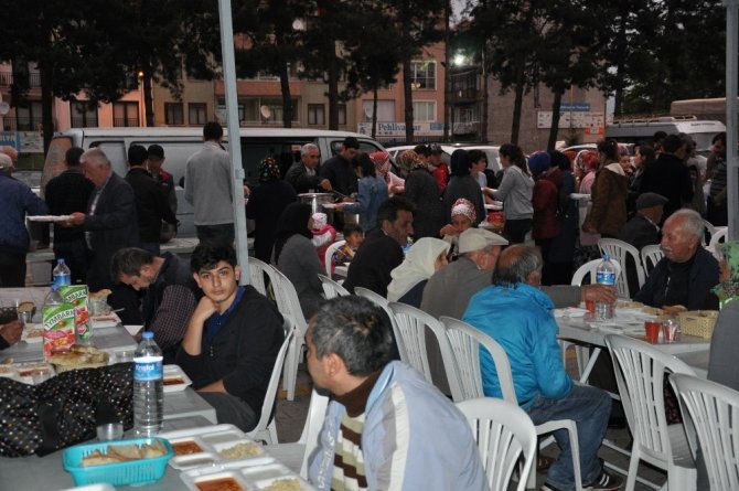 Kütahya'da hayırsever iş adamından iftar