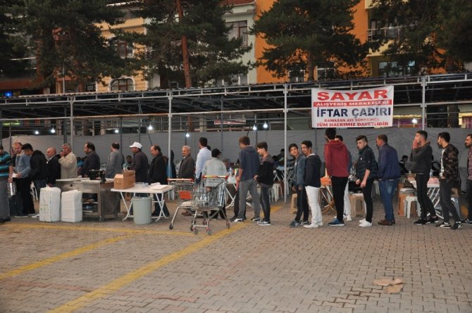 Kütahya'da hayırsever iş adamından iftar