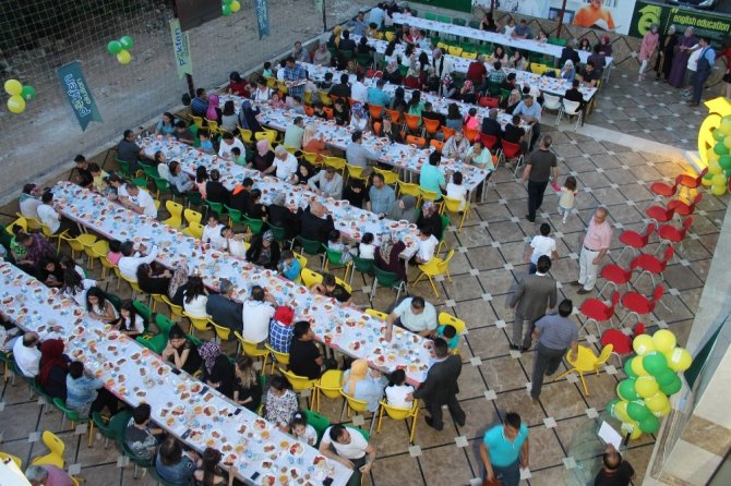Pekfen okulları ailesi iftarda buluştu