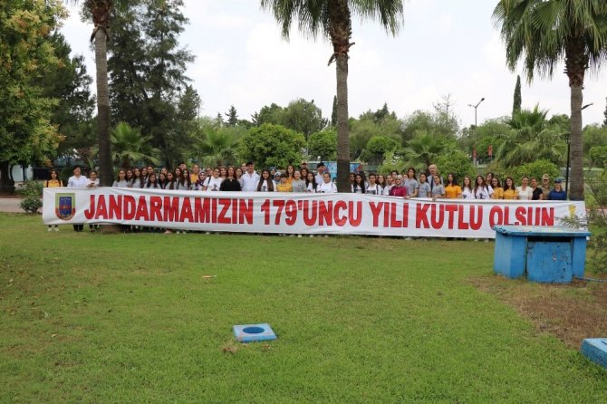Adana'da öğrencilerden İl Jandarma Komutanlığına ziyaret
