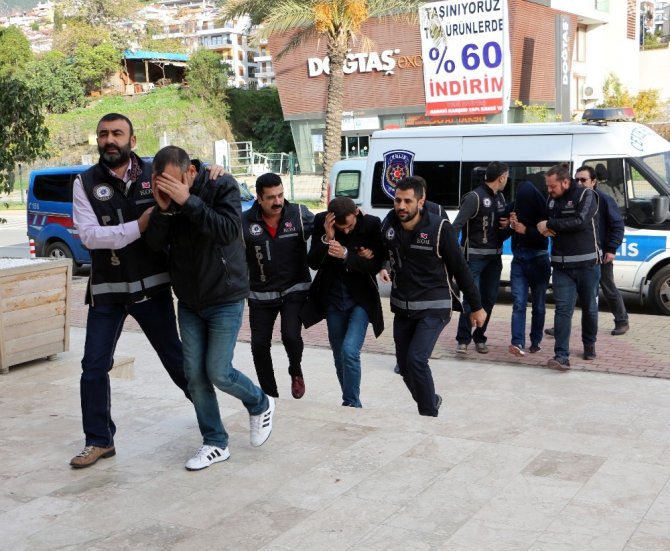 Antalya'da Uyuşturucu tacirlerine ceza yağdı.