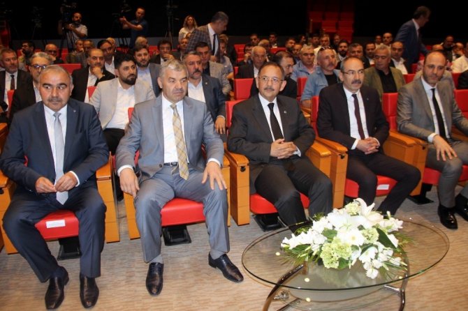 Çevre ve Şehircilik Bakanı Mehmet Özhaseki: Hızlı tren açıklamasında bulundu