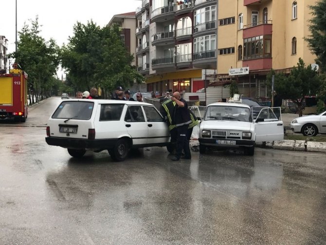 Isparta’da trafik kazası: 2 yaralı var