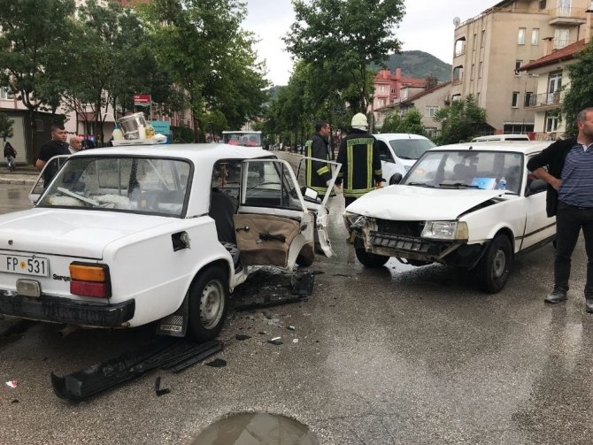 Isparta’da trafik kazası: 2 yaralı var