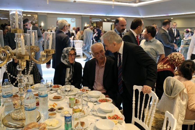 Kayseri Valisi Kamçı İftar Yemeğinde Şehit Aileleriyle Bir Araya Geldi