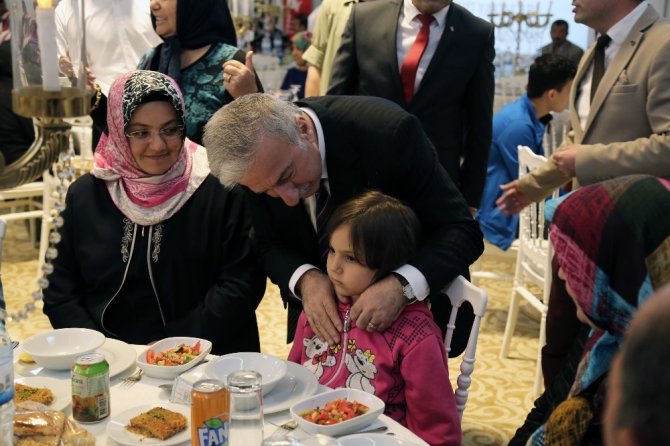 Kayseri Valisi Kamçı İftar Yemeğinde Şehit Aileleriyle Bir Araya Geldi