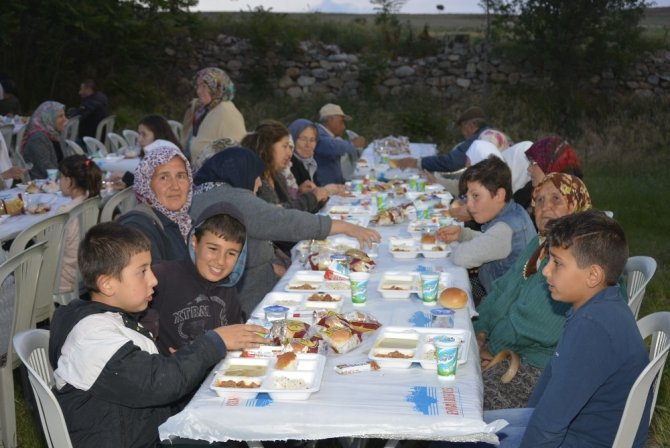 Seyitgazi’de iftar coşkusu tüm hızıyla devam ediyor