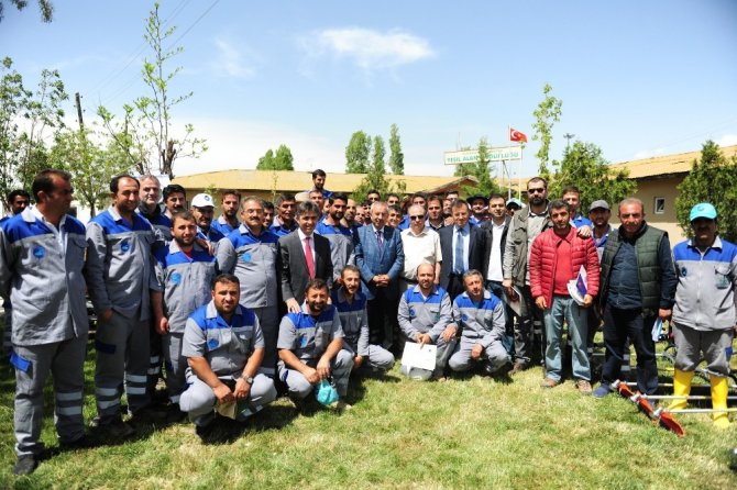 Van (YYÜ) Rektör Battal’dan personele sertifika