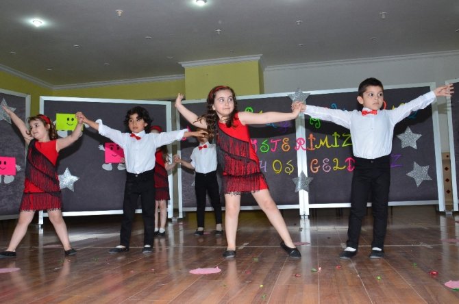 Balıkesir'de Miniklerin mezuniyet heyecanı