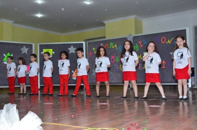 Balıkesir'de Miniklerin mezuniyet heyecanı