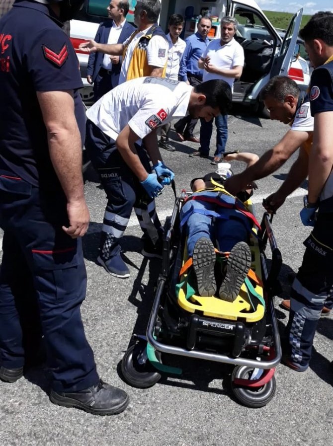 Bingöl’de trafik kazası: 3 yaralı var