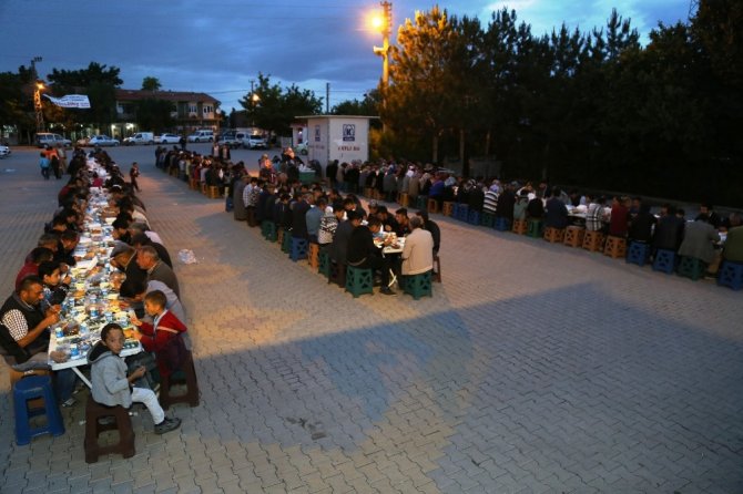Ereğli Belediyesi mahalle iftarlarına devam ediyor.