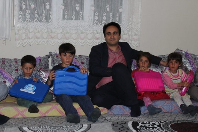 Van Çaldıran Kaymakamı Dundar, yetim kardeşlerle iftar açtı.