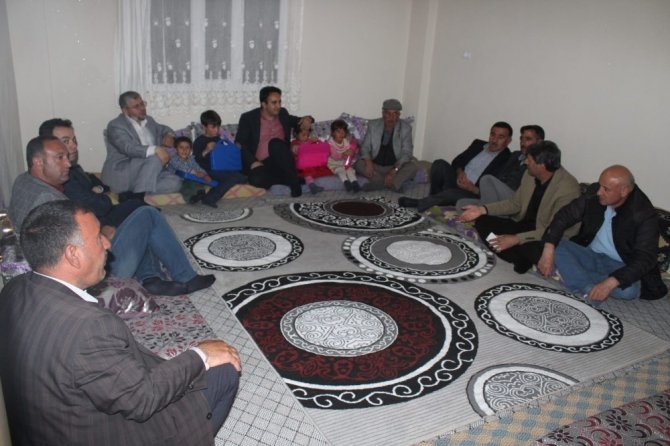 Van Çaldıran Kaymakamı Dundar, yetim kardeşlerle iftar açtı.