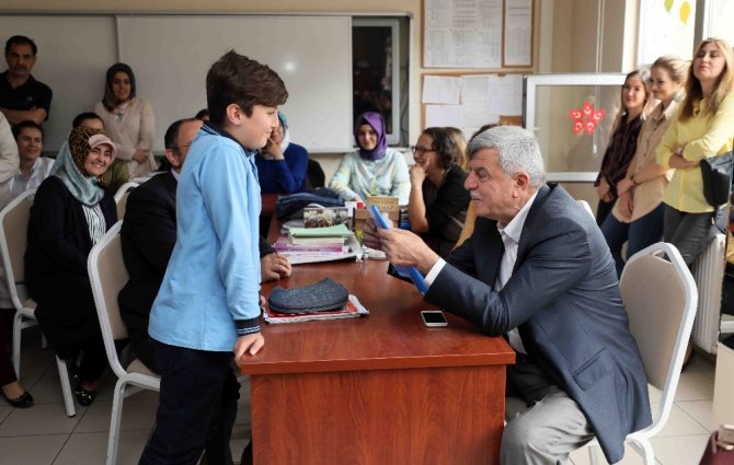 Başkan Karaosmanoğlu’nun okul ziyaretleri sürüyor