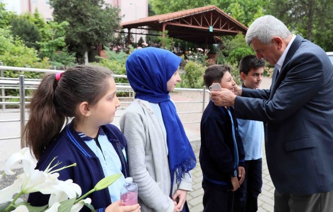 Başkan Karaosmanoğlu’nun okul ziyaretleri sürüyor