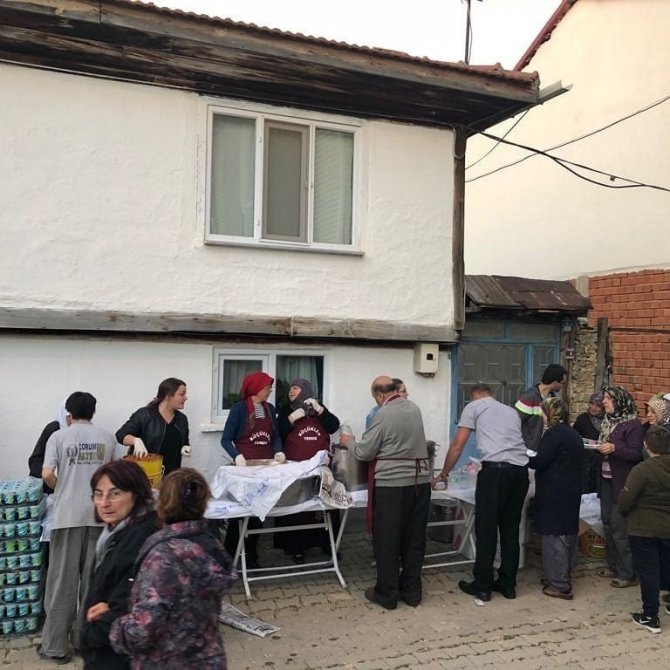 Pazaryeri’nde mahalle iftarları devam ediyor.