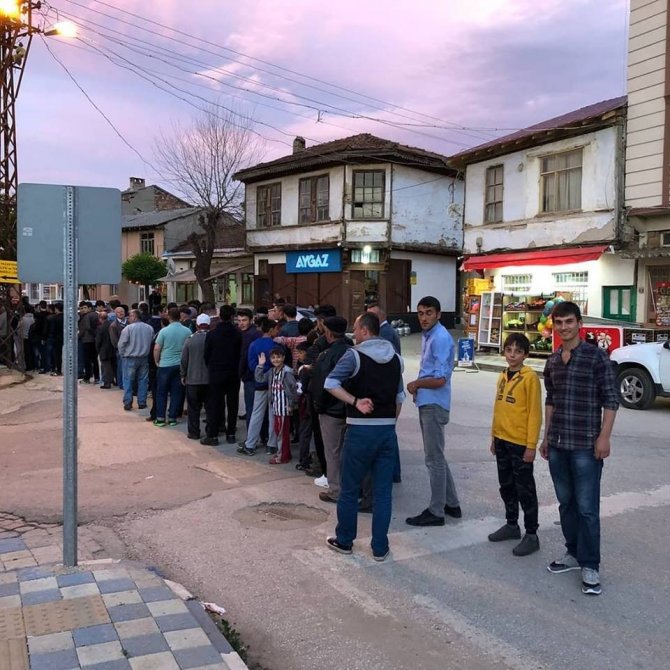 Pazaryeri’nde mahalle iftarları devam ediyor.