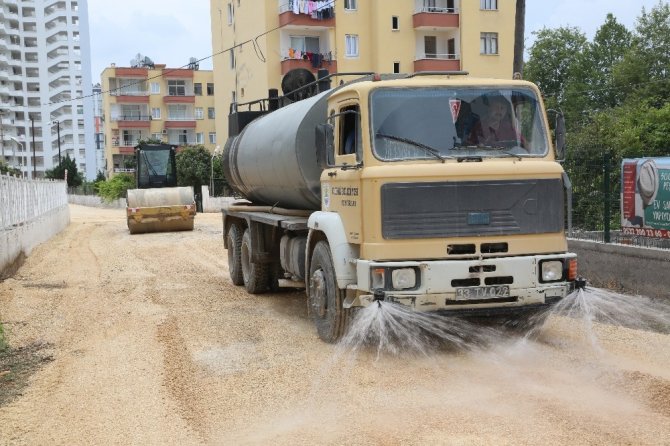 Erdemli’de asfalt çalışmaları hız kesmeden devam ediyor