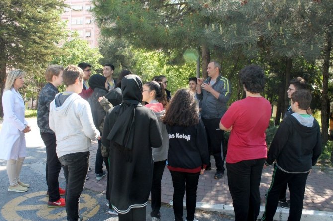 İhlas Koleji öğrencilerinden kıyasıya mücadele