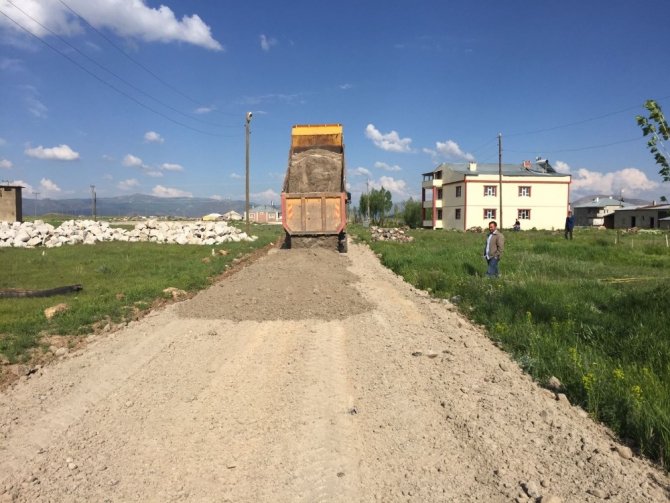Van'ın Çaldıran ilçesinde yol çalışması