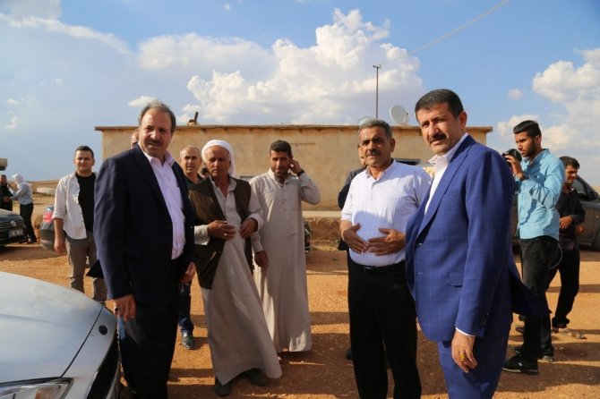 Ekinci vatandaşlarla bir arada