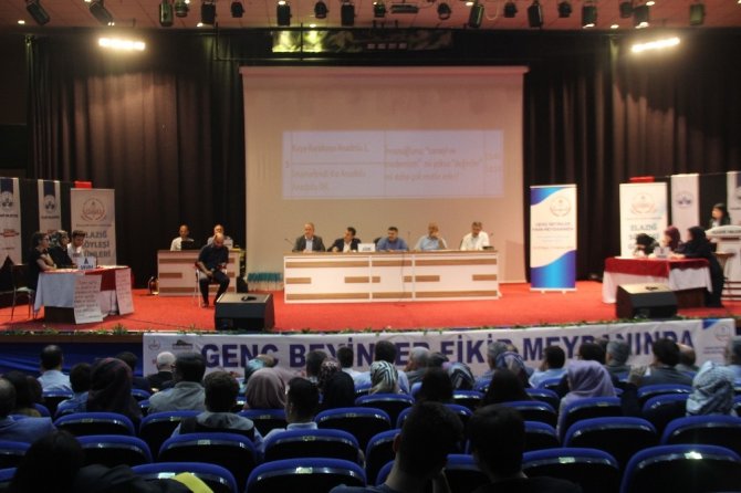 Elazığ’da münazara yarışmasında İmam Efendi Kız Anadolu Lisesi birinci oldu.
