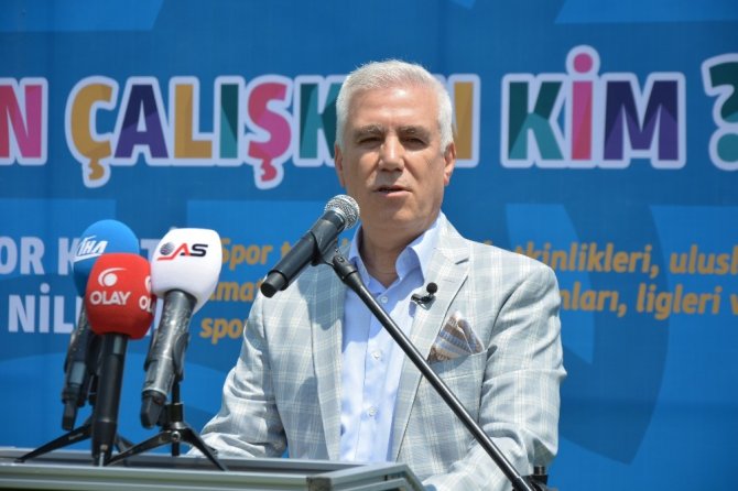 Nilüfer Belediyesi tarafından karne hediyesi olarak 400 adet bisiklet dağıtıldı