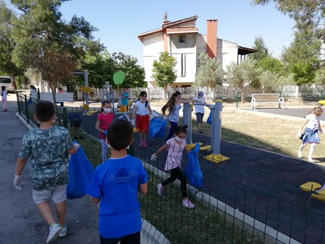 Öğrenciler geri dönüşüme dikkat çekti.