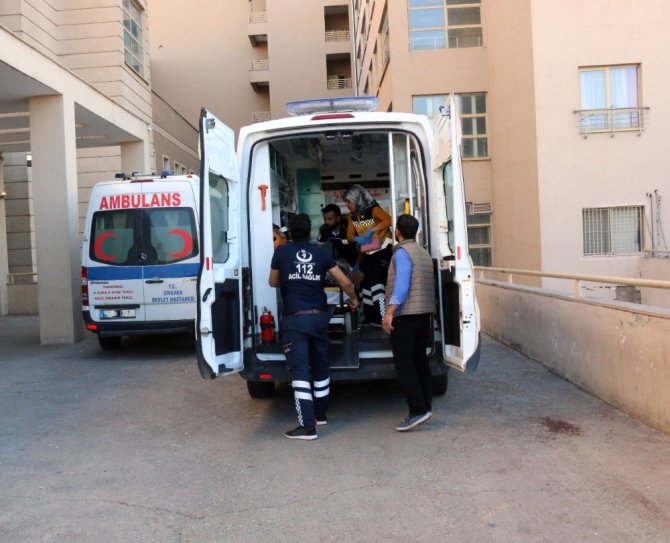 Arabalar kafa kafaya çarpıştı 2 si ağır 4 yaralı