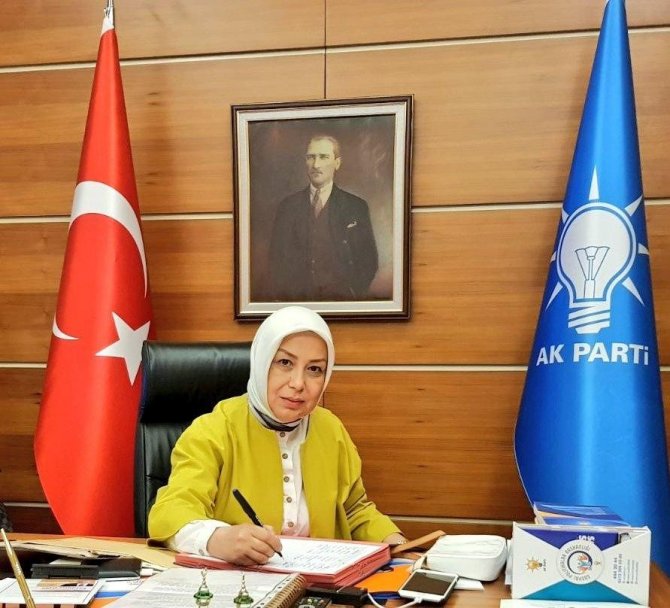 Çalık: "Bu ülkeye şah çekenleri millet 25 Haziran'da mat edecek" dedi.