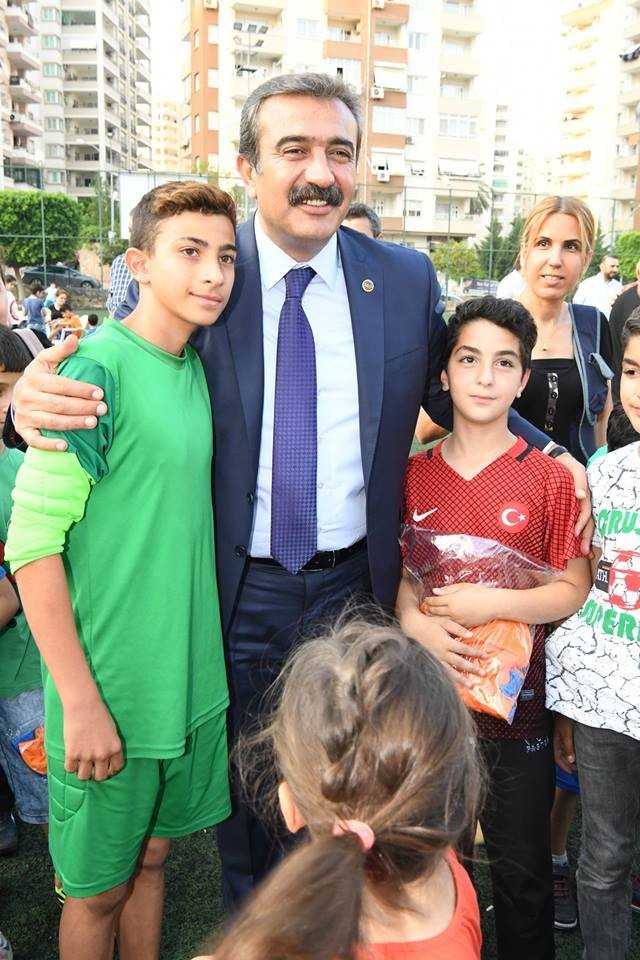Çukurova Belediyesi Ücretsiz Futbol Yaz Okulu açtı