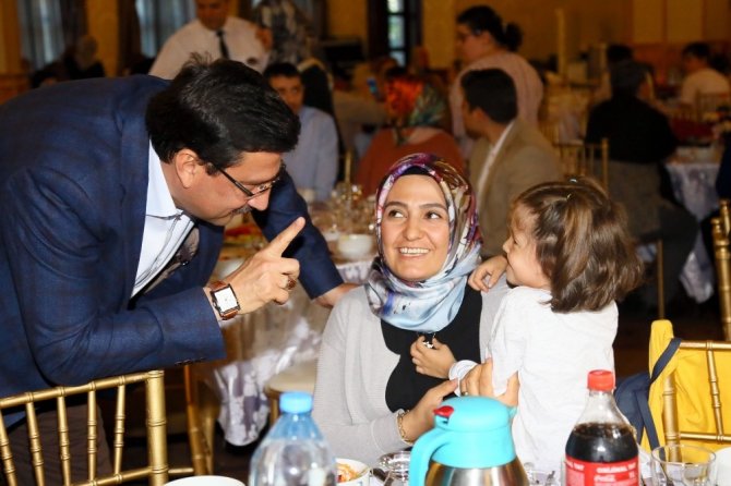 Şehadet şerbeti içen şehit yakınlarına iftar