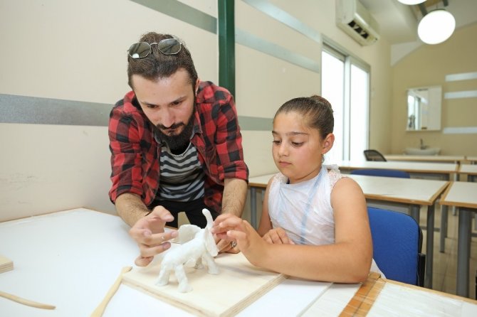 Yaşar Üniversitesine "Minik Üniversiteliler Günü" etkinliği düzenledi