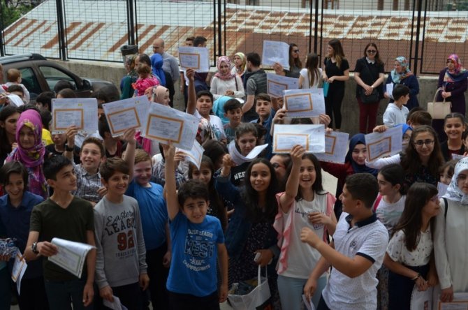 Artvin’de 26 bin öğrenci karne heyecanı yaşadı