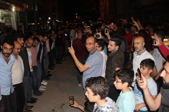 Elazığ’da davullu klarnetli sahur halayı