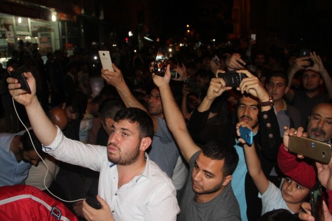 Elazığ’da davullu klarnetli sahur halayı