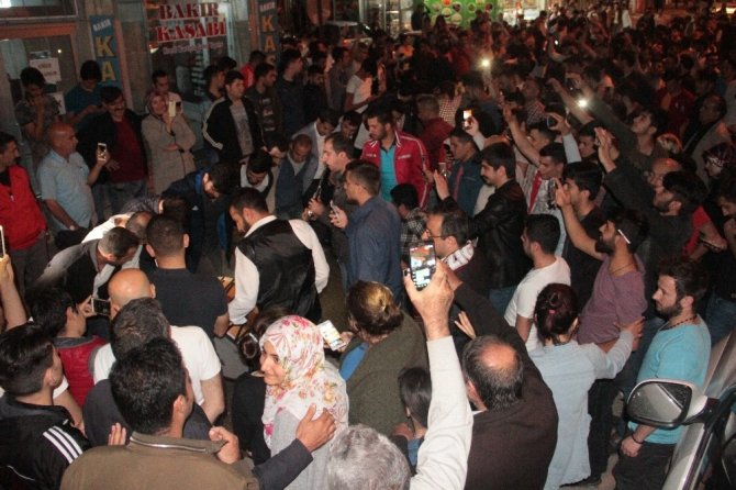 Elazığ’da davullu klarnetli sahur halayı