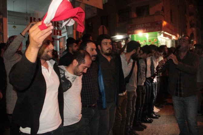 Elazığ’da davullu klarnetli sahur halayı