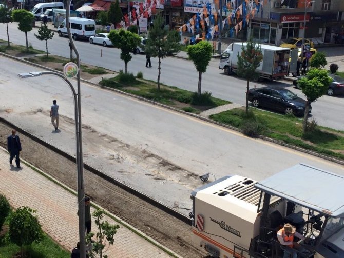 Güroymak’ta yol yapım çalışması