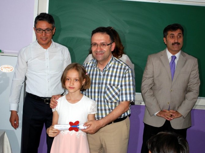 Öğrenciler karneleri alarak yaz tatiline başladı