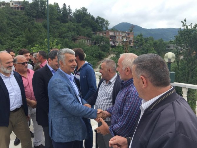 AK Parti Trabzon Milletvekili adayları Adnan Günnar, Bahar Ayvazoğlu, Salih Cora ve Vehbi Koç seçim gezilerini sürdürüyor
